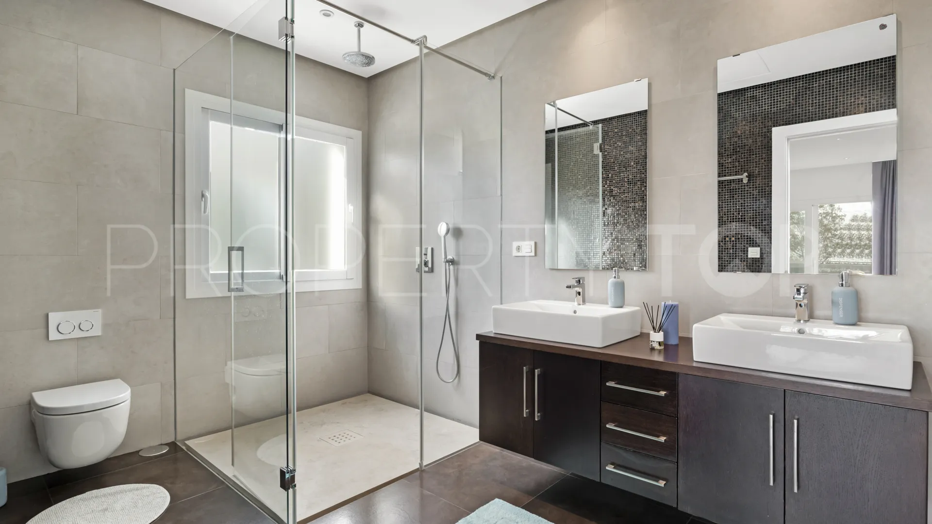 Buy La Quinta villa with 4 bedrooms