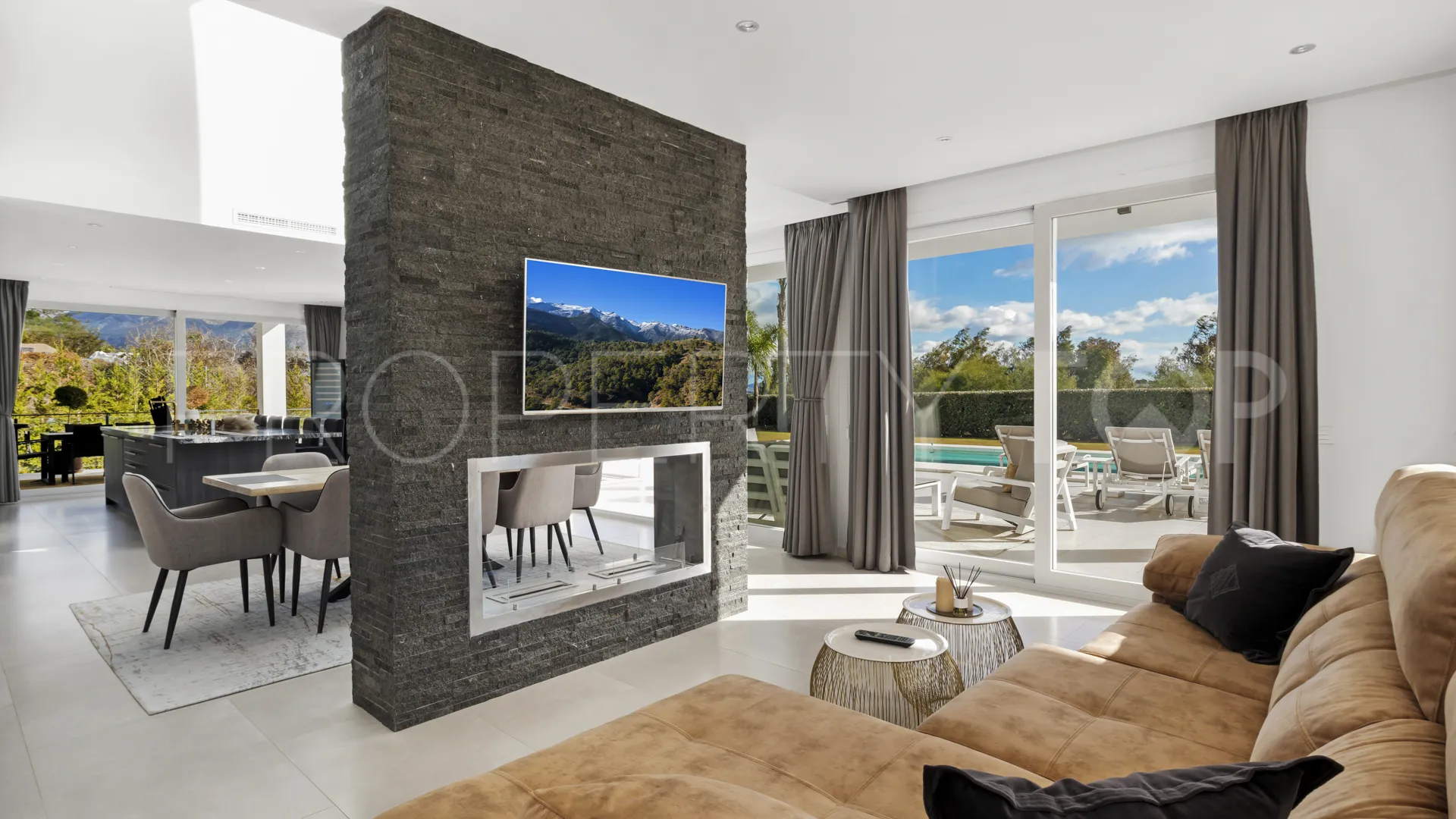 Buy La Quinta villa with 4 bedrooms