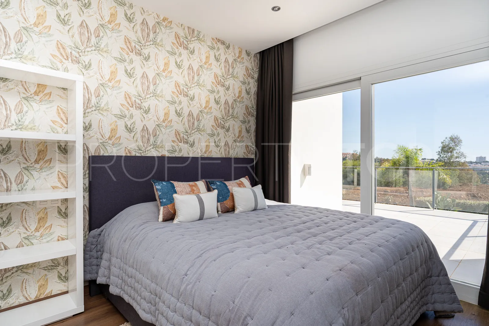 Buy La Quinta villa with 4 bedrooms