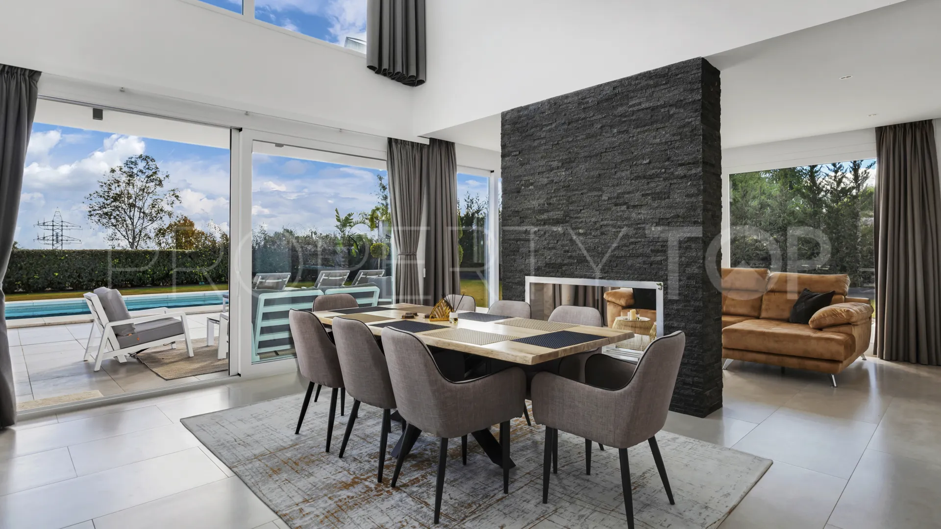 Buy La Quinta villa with 4 bedrooms