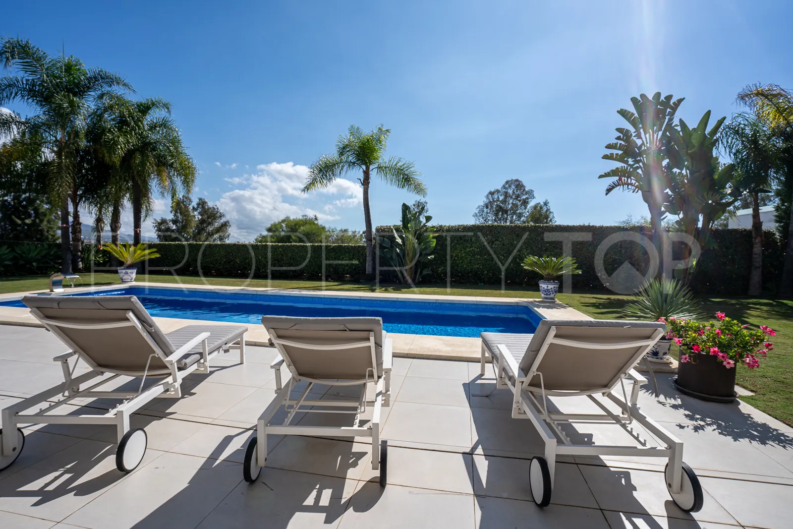 Buy La Quinta villa with 4 bedrooms