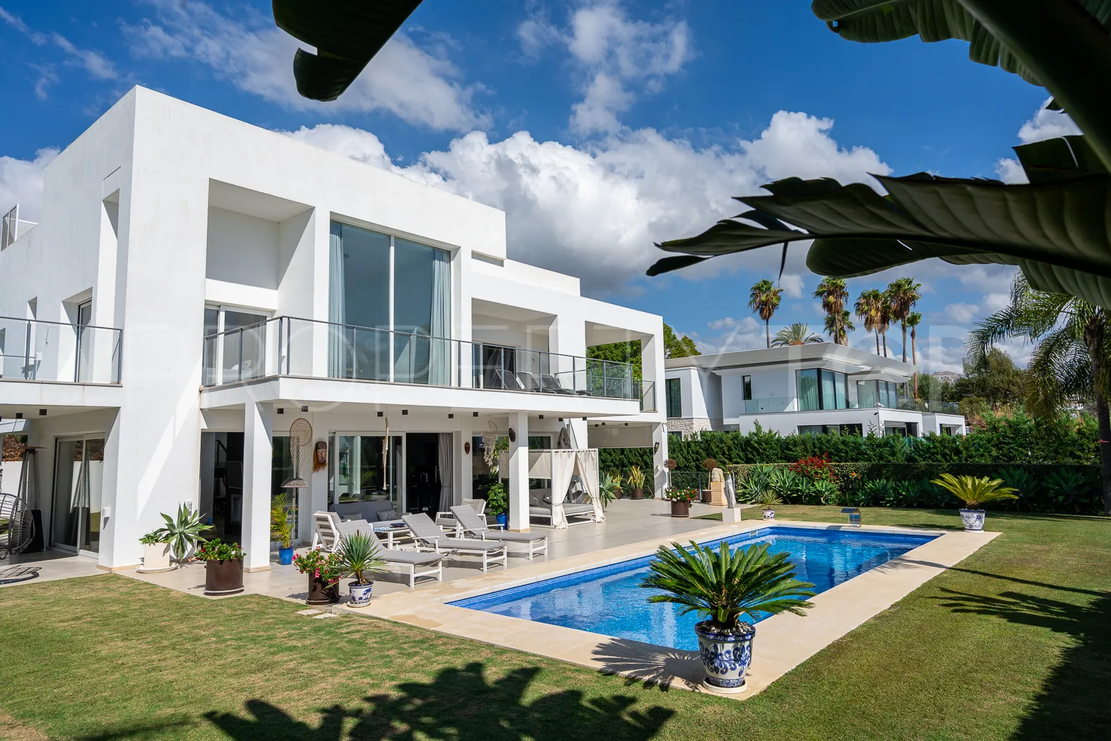 Buy La Quinta villa with 4 bedrooms