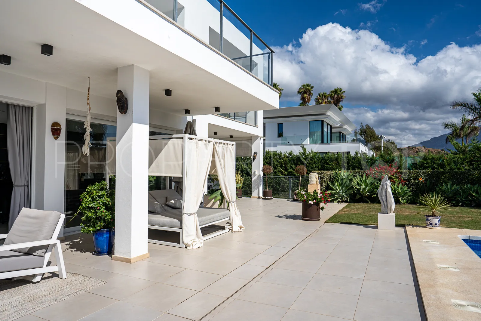 Buy La Quinta villa with 4 bedrooms