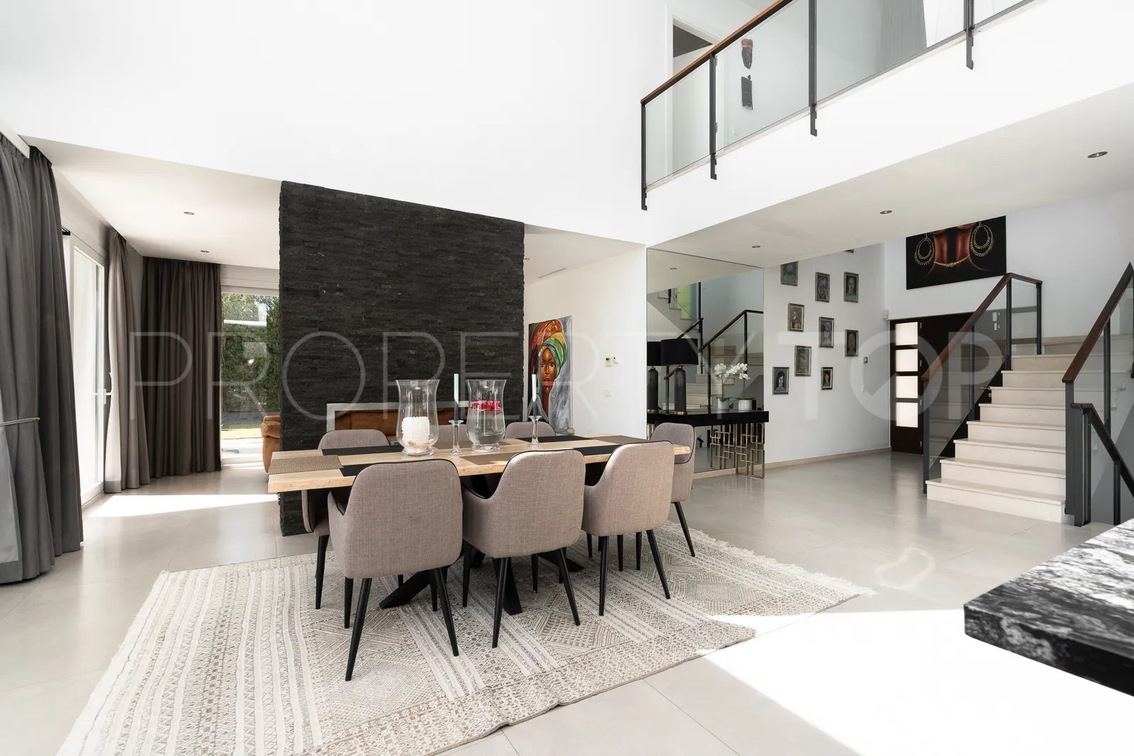 Buy La Quinta villa with 4 bedrooms