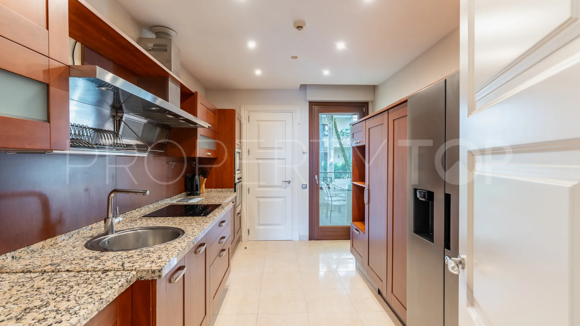 Buy apartment with 3 bedrooms in Los Monteros Playa