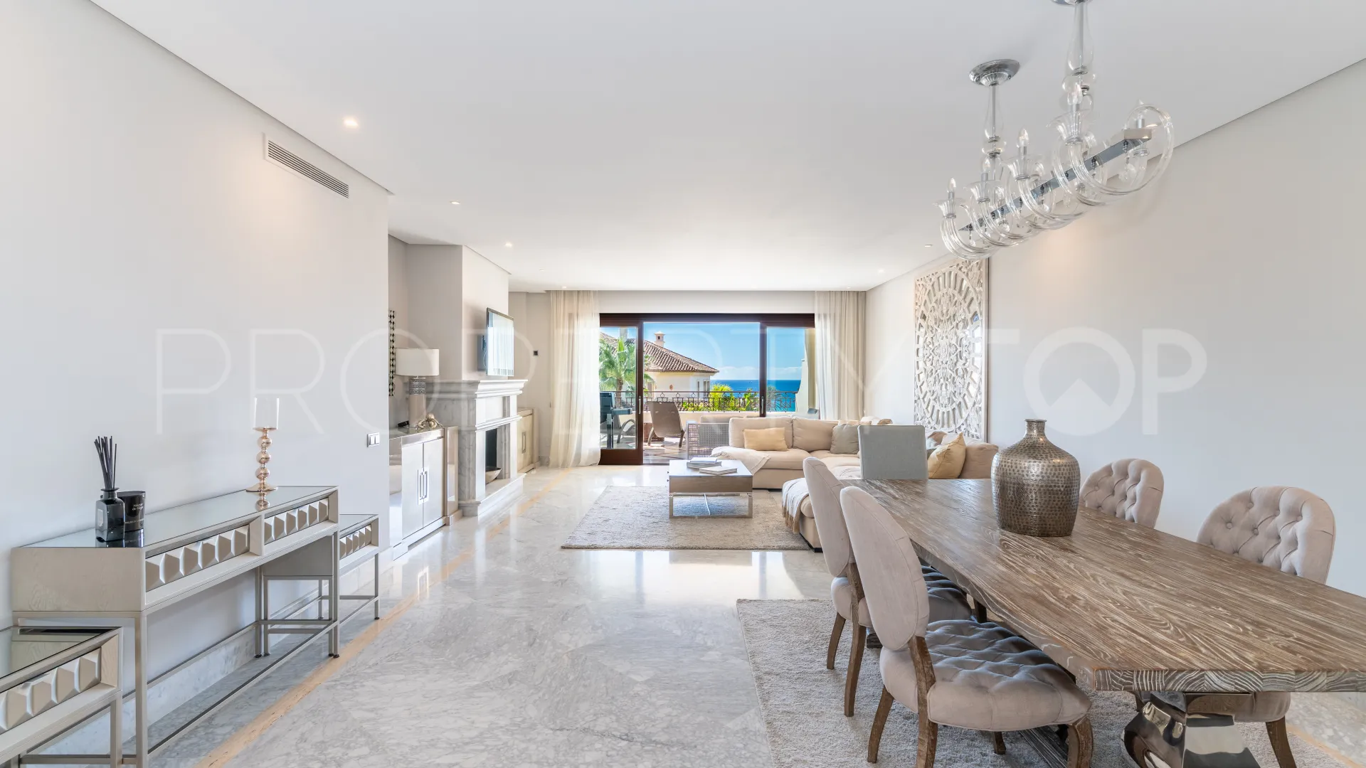 Buy apartment with 3 bedrooms in Los Monteros Playa