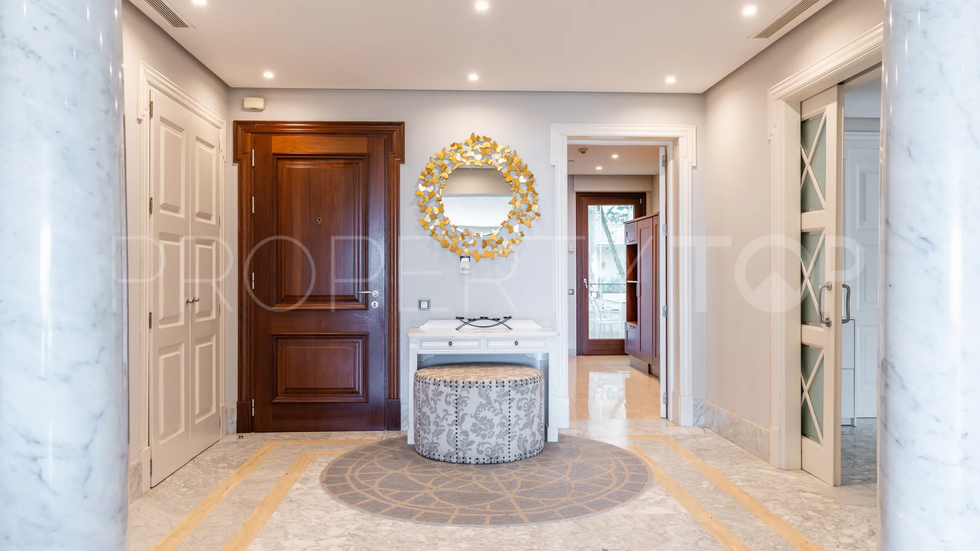 Buy apartment with 3 bedrooms in Los Monteros Playa
