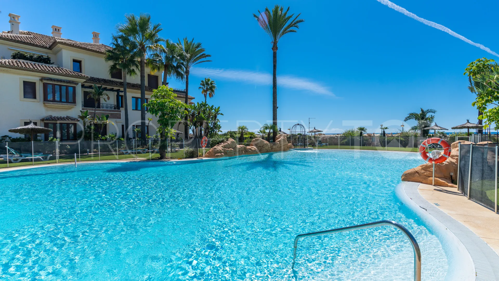 Buy apartment with 3 bedrooms in Los Monteros Playa