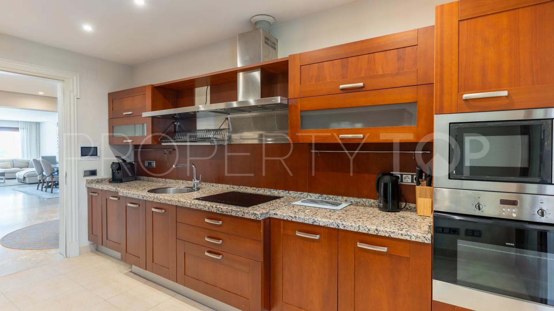 Buy apartment with 3 bedrooms in Los Monteros Playa