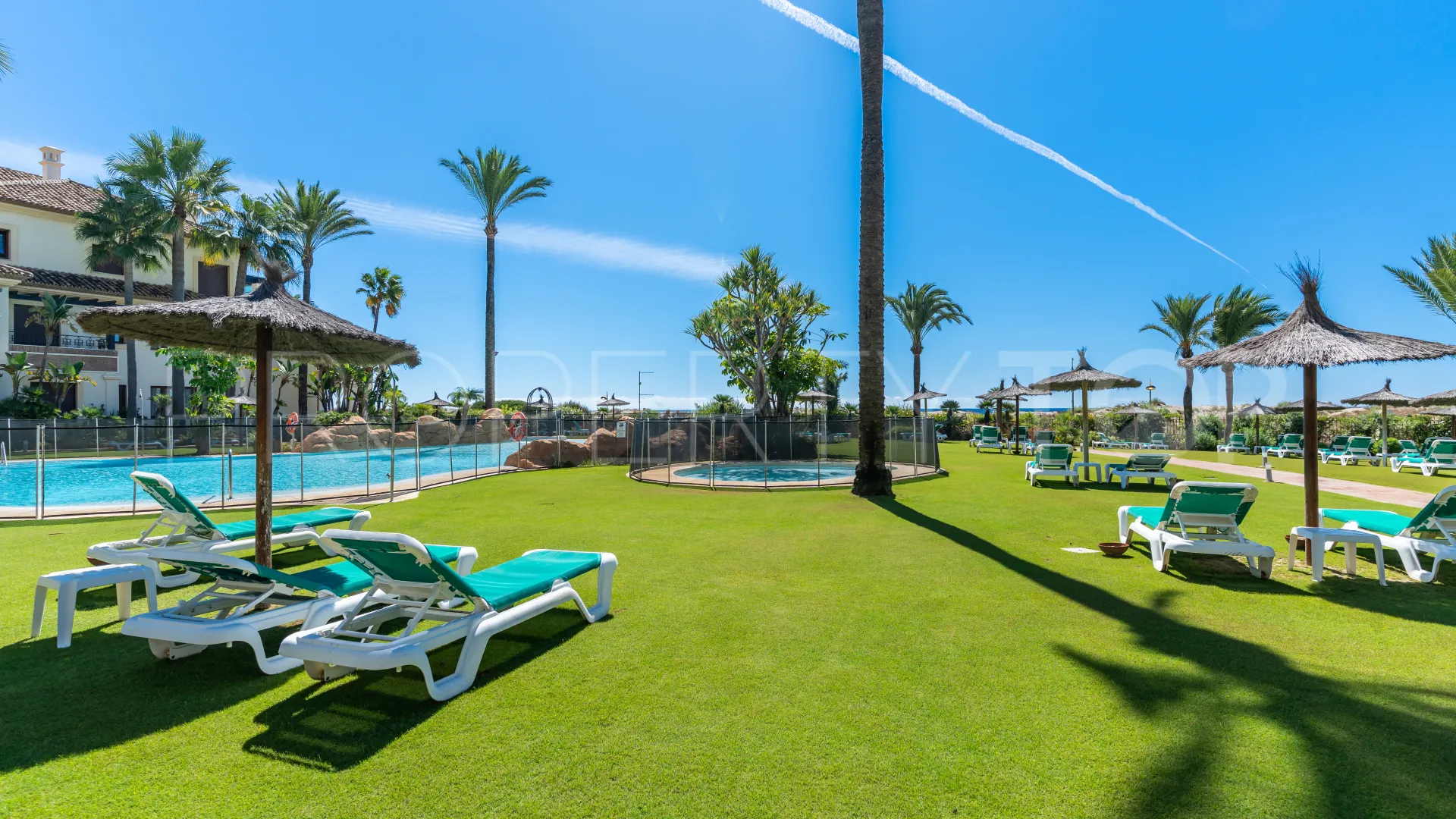 Buy apartment with 3 bedrooms in Los Monteros Playa
