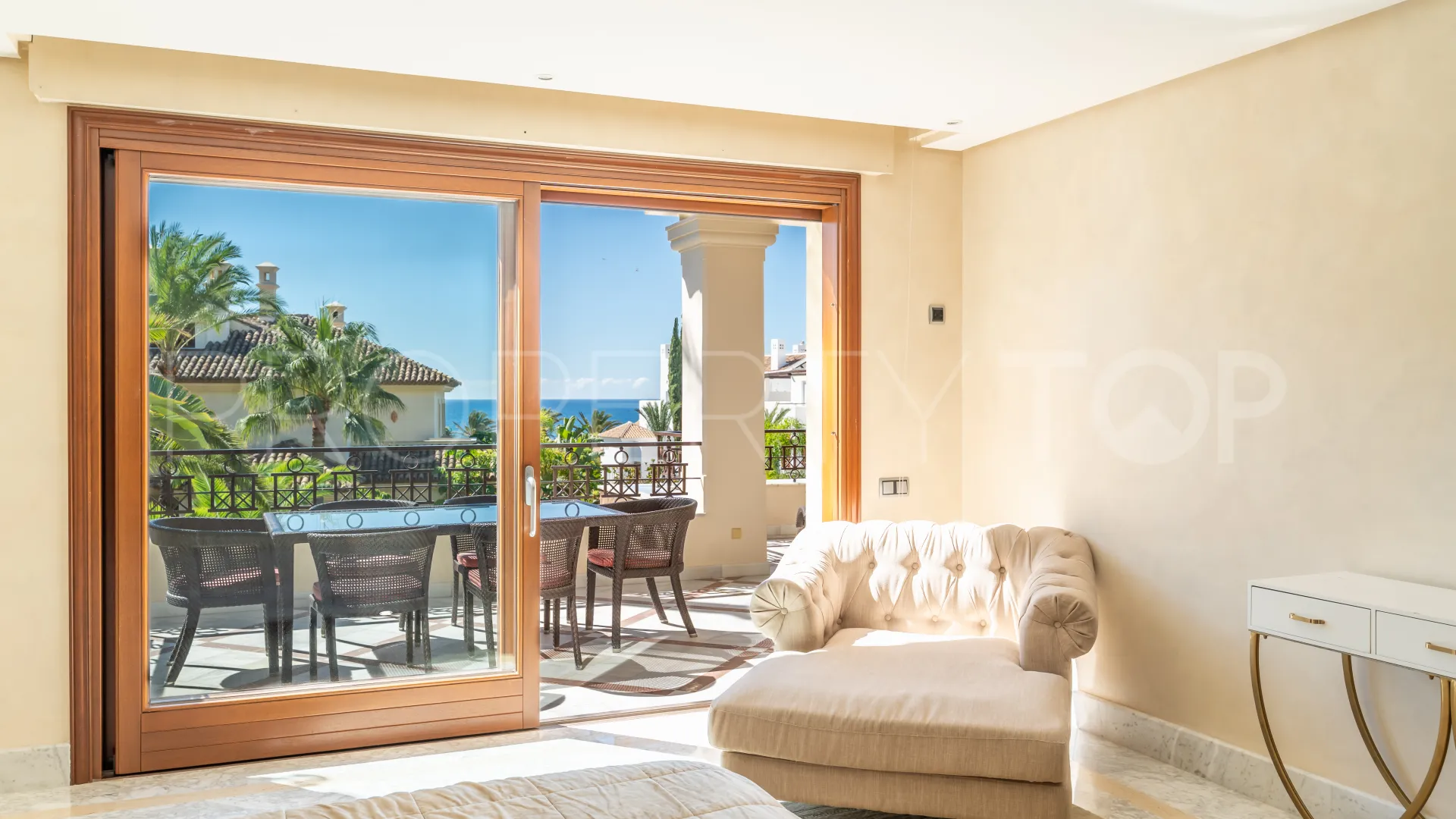 Buy apartment with 3 bedrooms in Los Monteros Playa