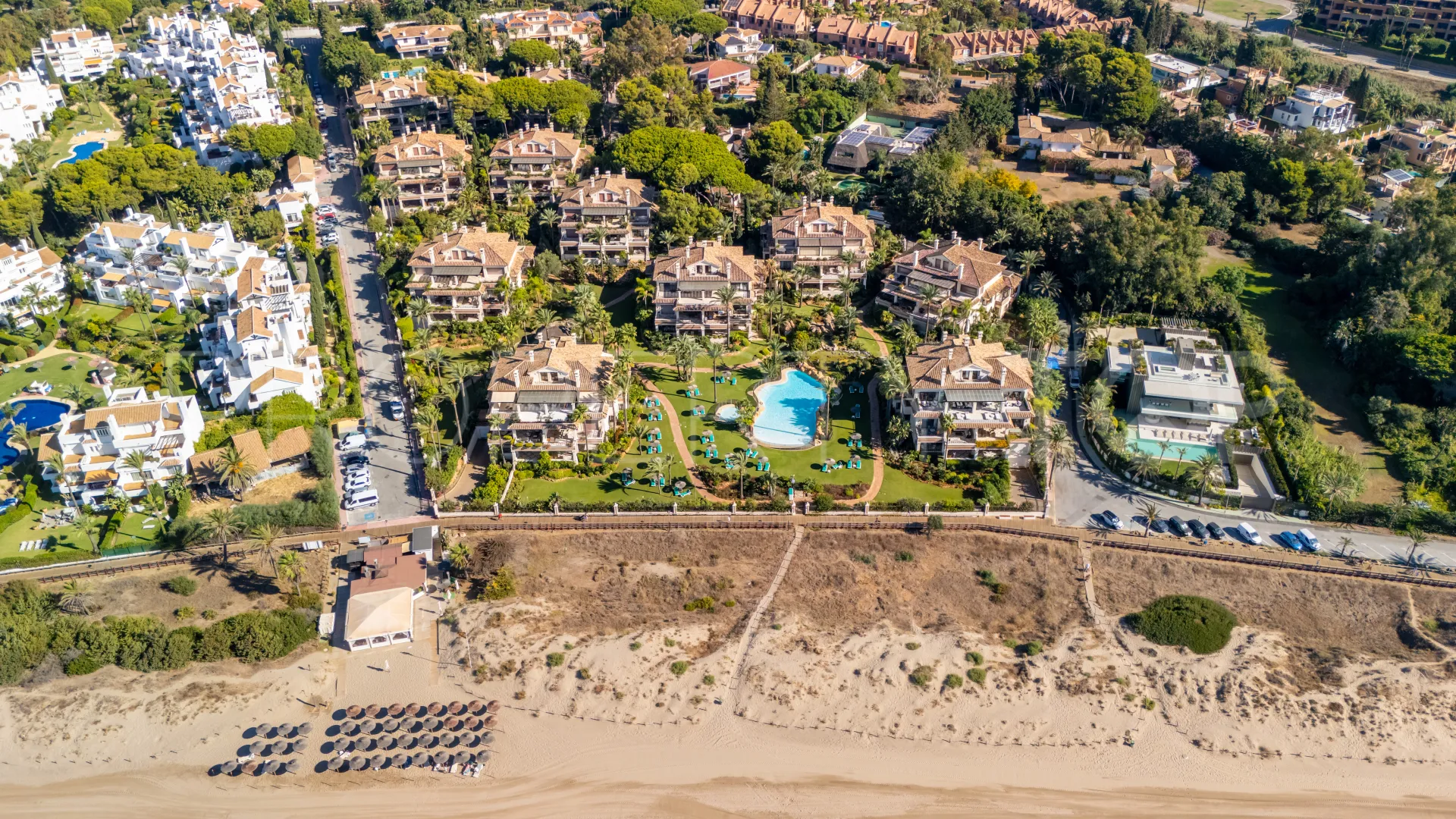 Buy apartment with 3 bedrooms in Los Monteros Playa