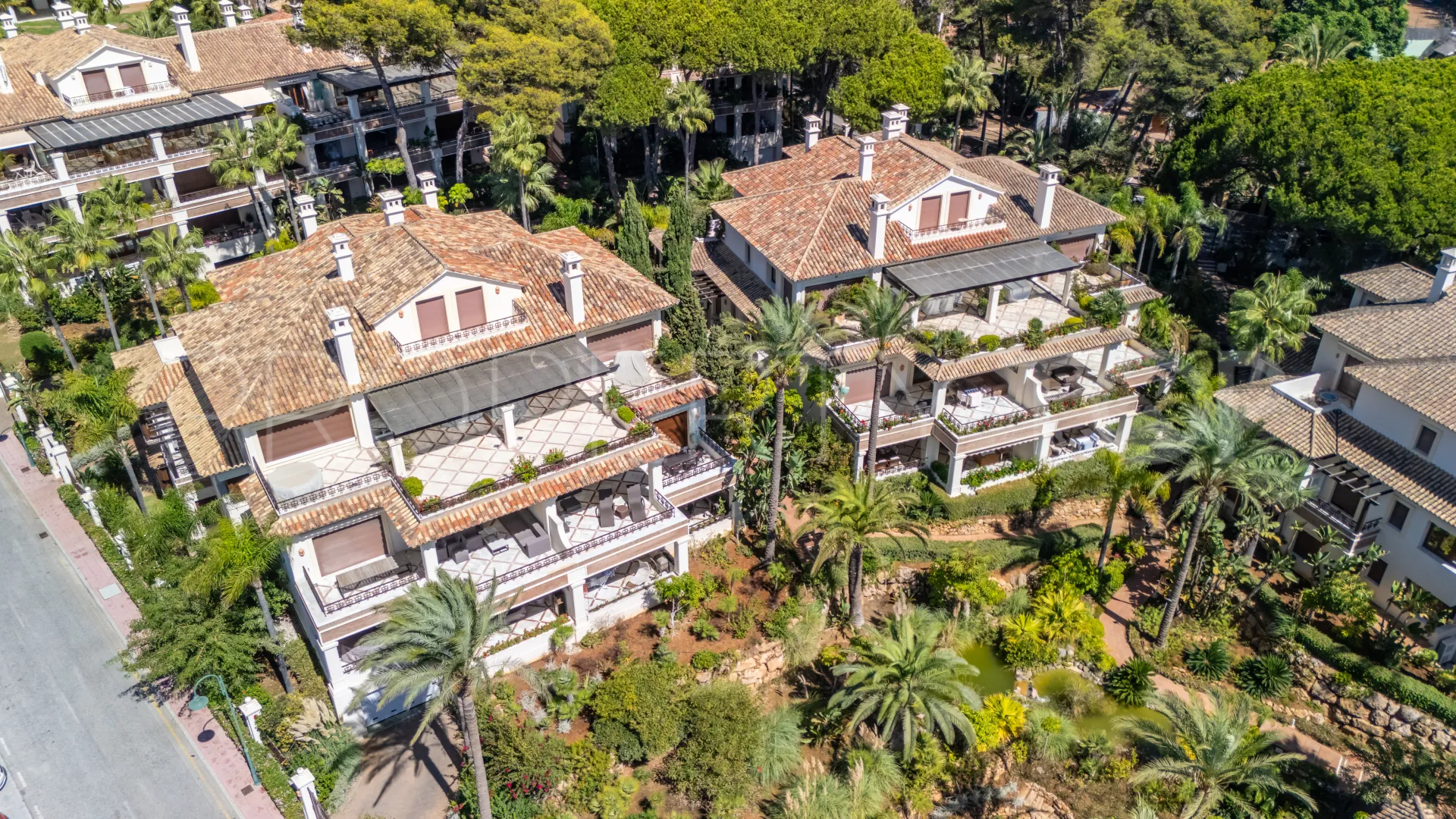 Buy apartment with 3 bedrooms in Los Monteros Playa