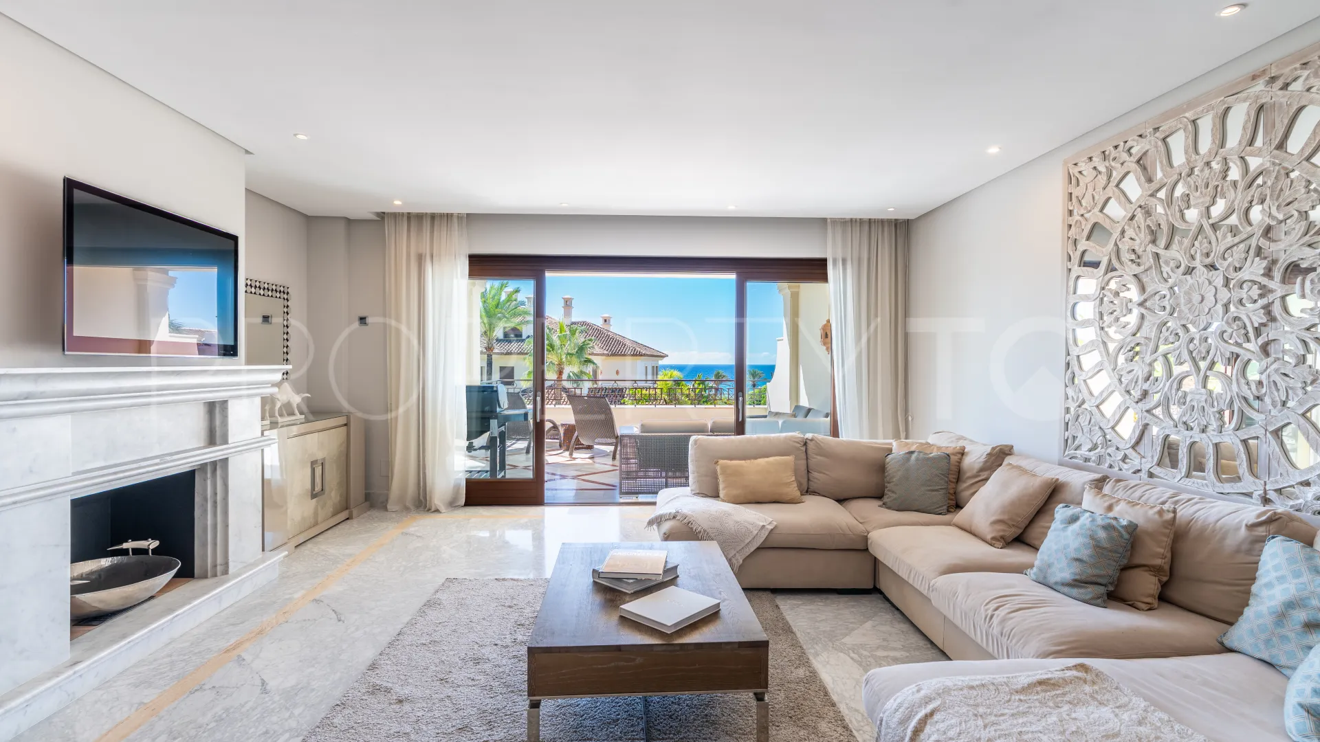 Buy apartment with 3 bedrooms in Los Monteros Playa
