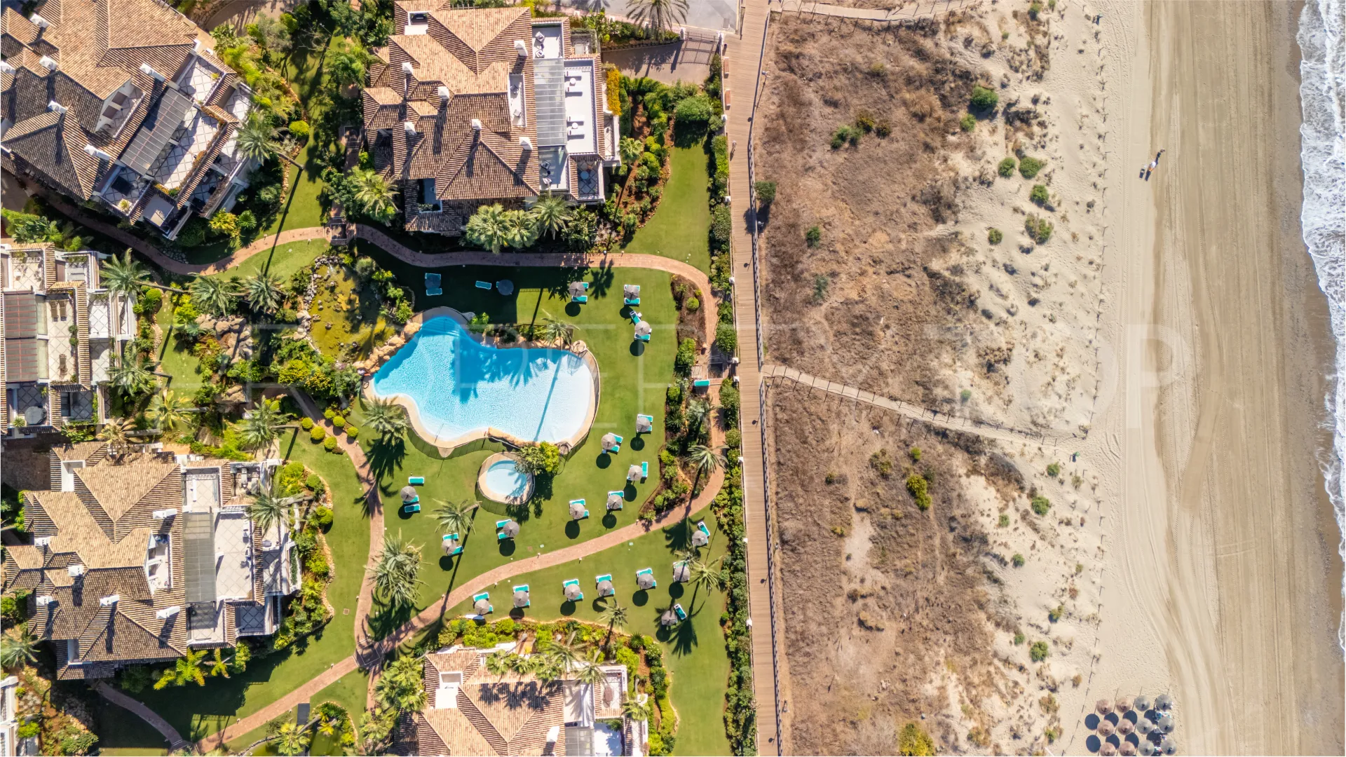 Buy apartment with 3 bedrooms in Los Monteros Playa