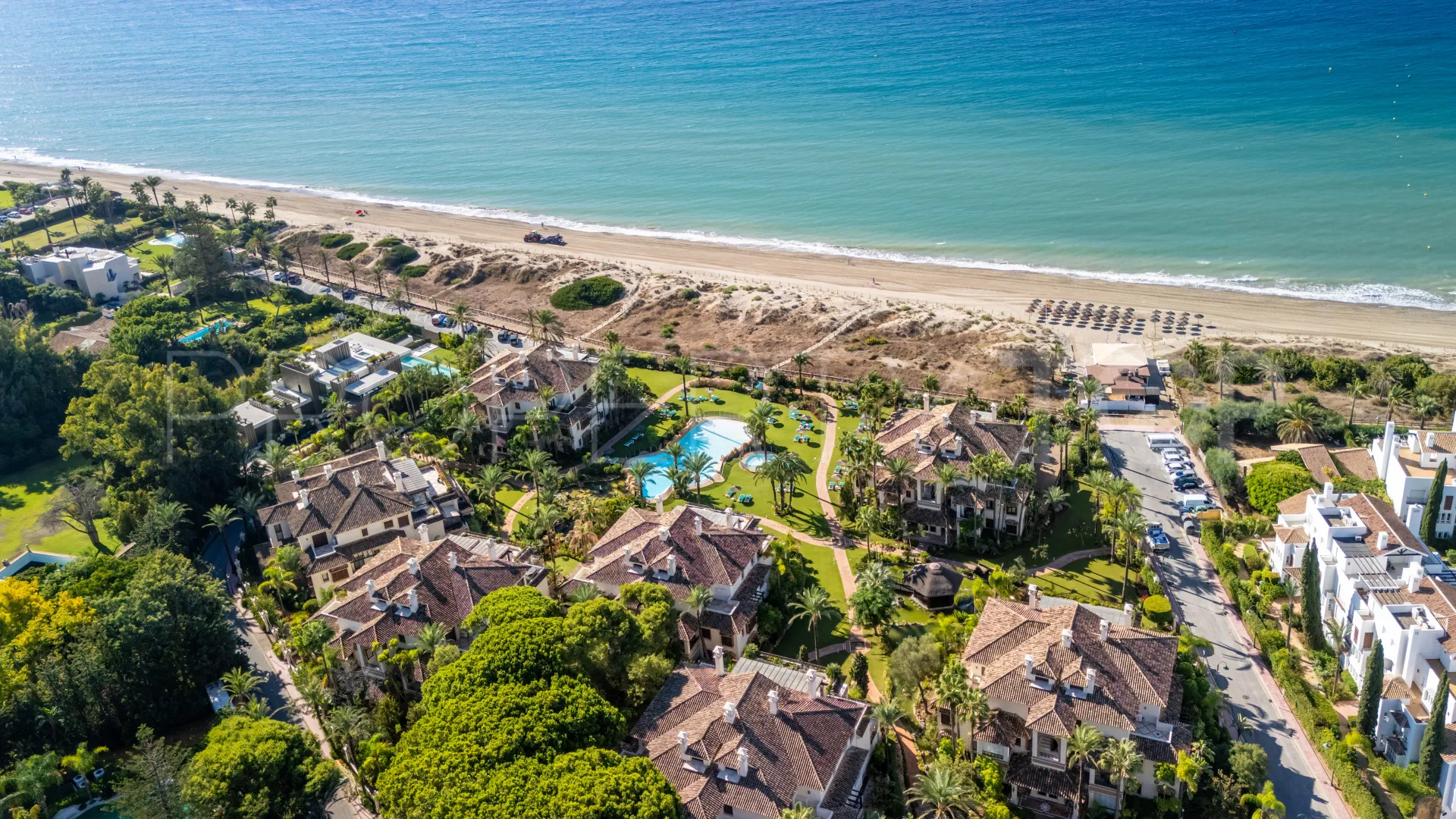 Buy apartment with 3 bedrooms in Los Monteros Playa