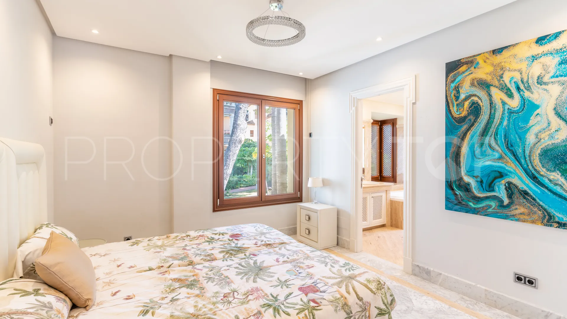 Buy apartment with 3 bedrooms in Los Monteros Playa