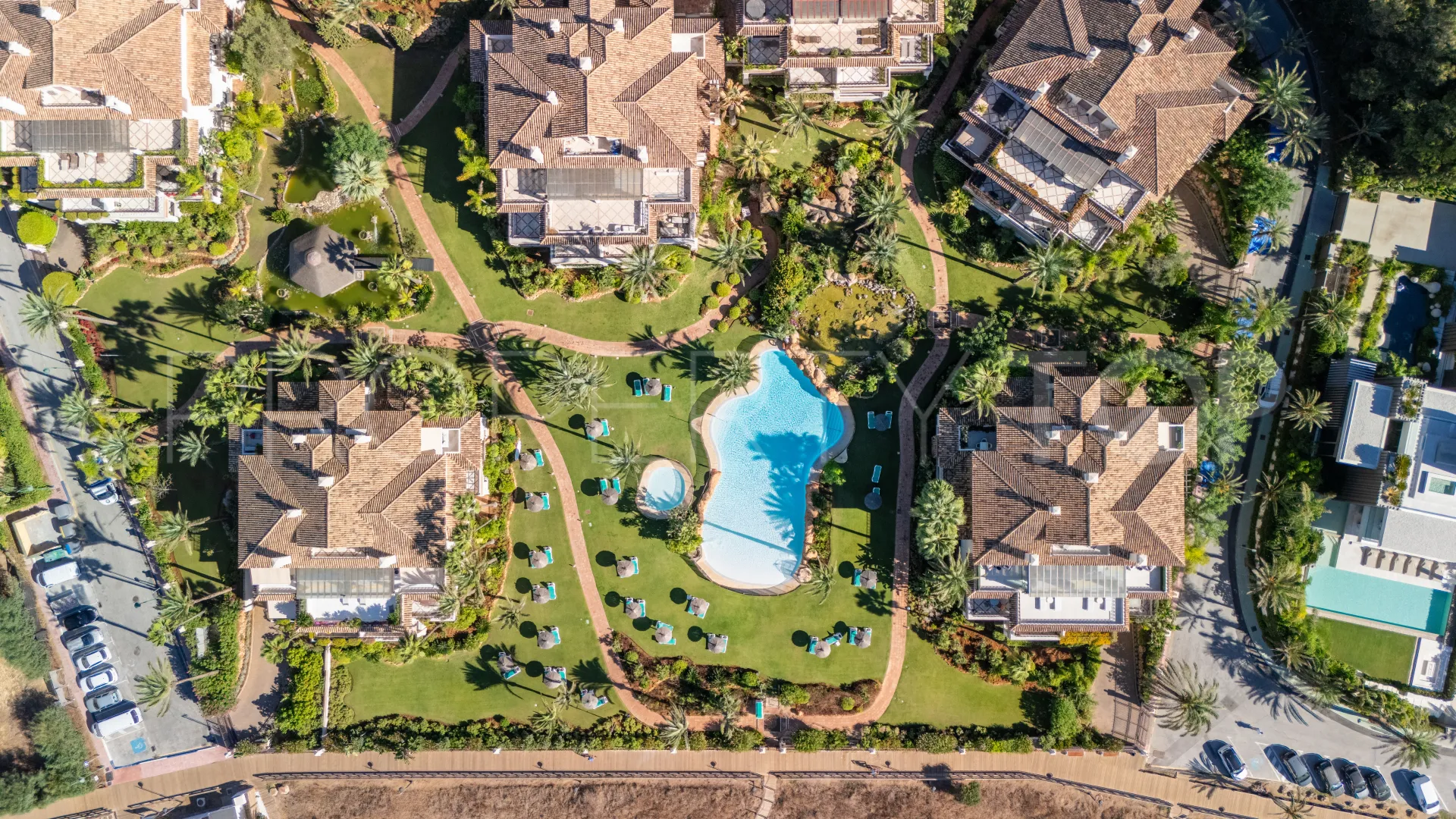 Buy apartment with 3 bedrooms in Los Monteros Playa