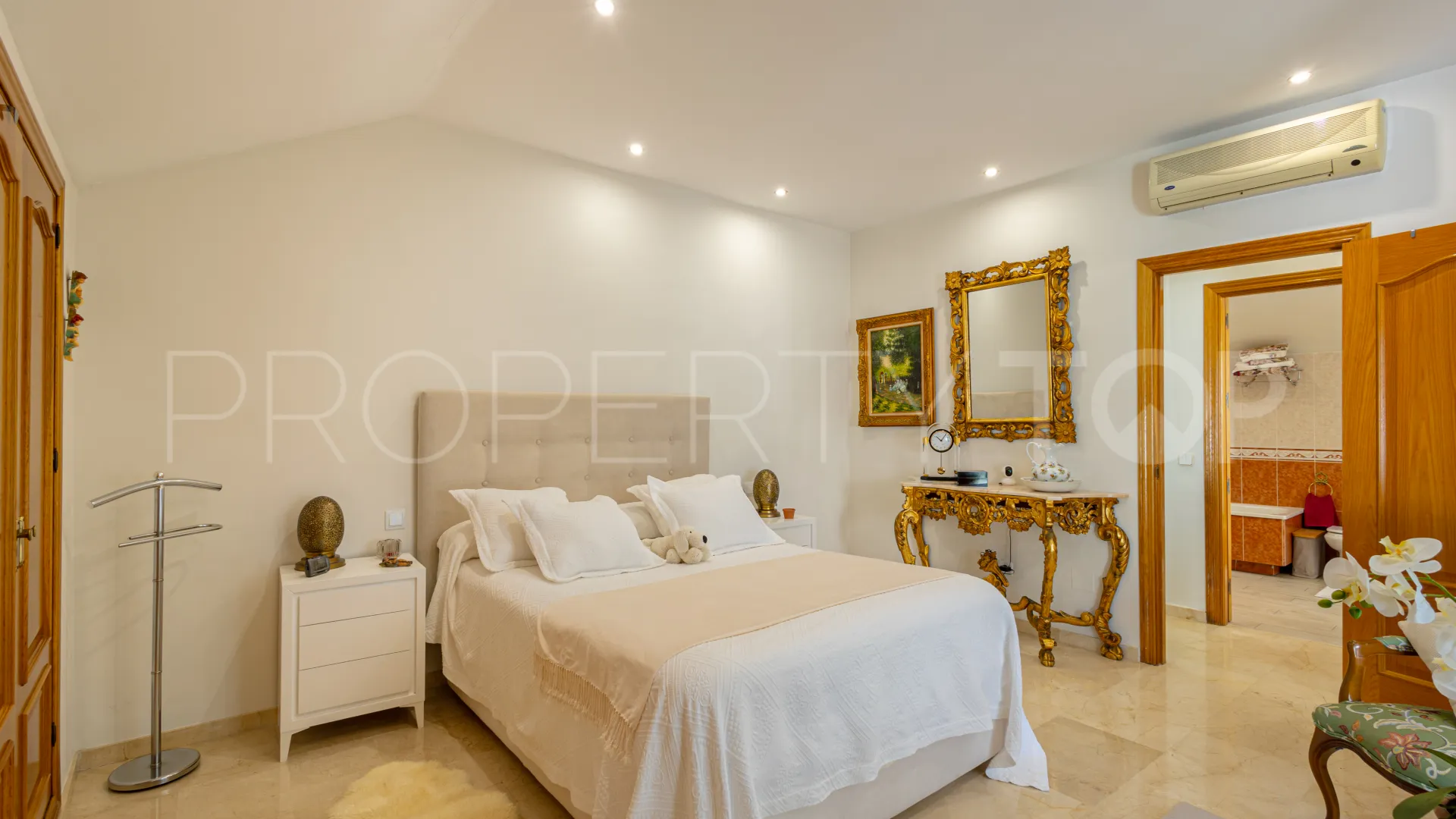 Atico duplex de 3 dormitorios en venta en Marbella Centro