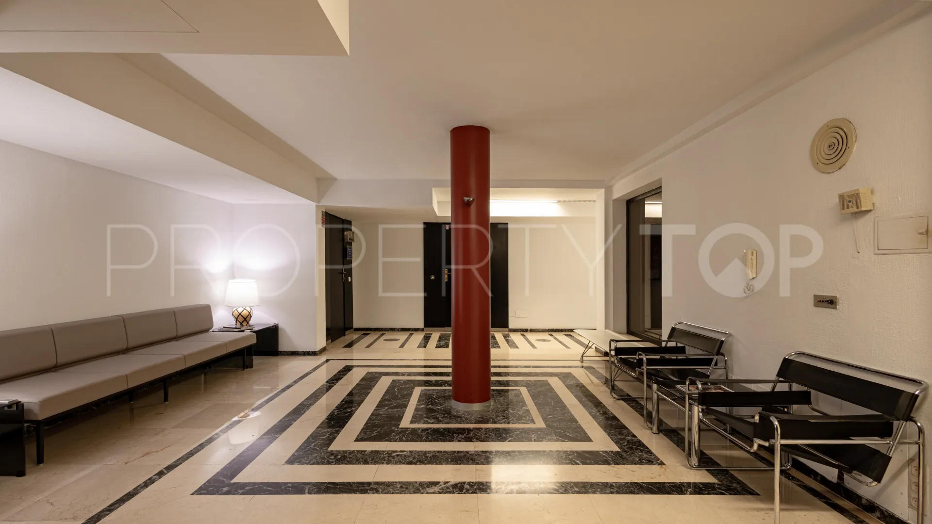 For sale commercial premises with 5 bedrooms in Marbella