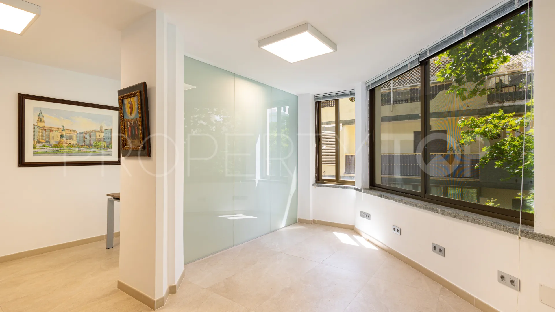 For sale commercial premises with 5 bedrooms in Marbella