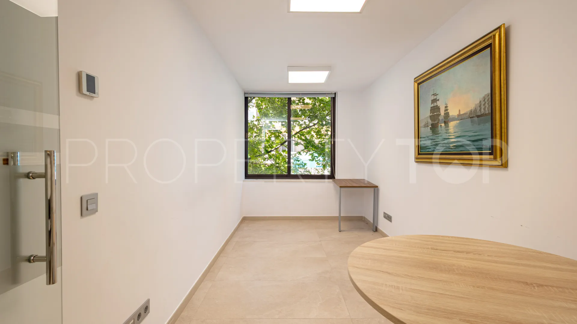 For sale commercial premises with 5 bedrooms in Marbella