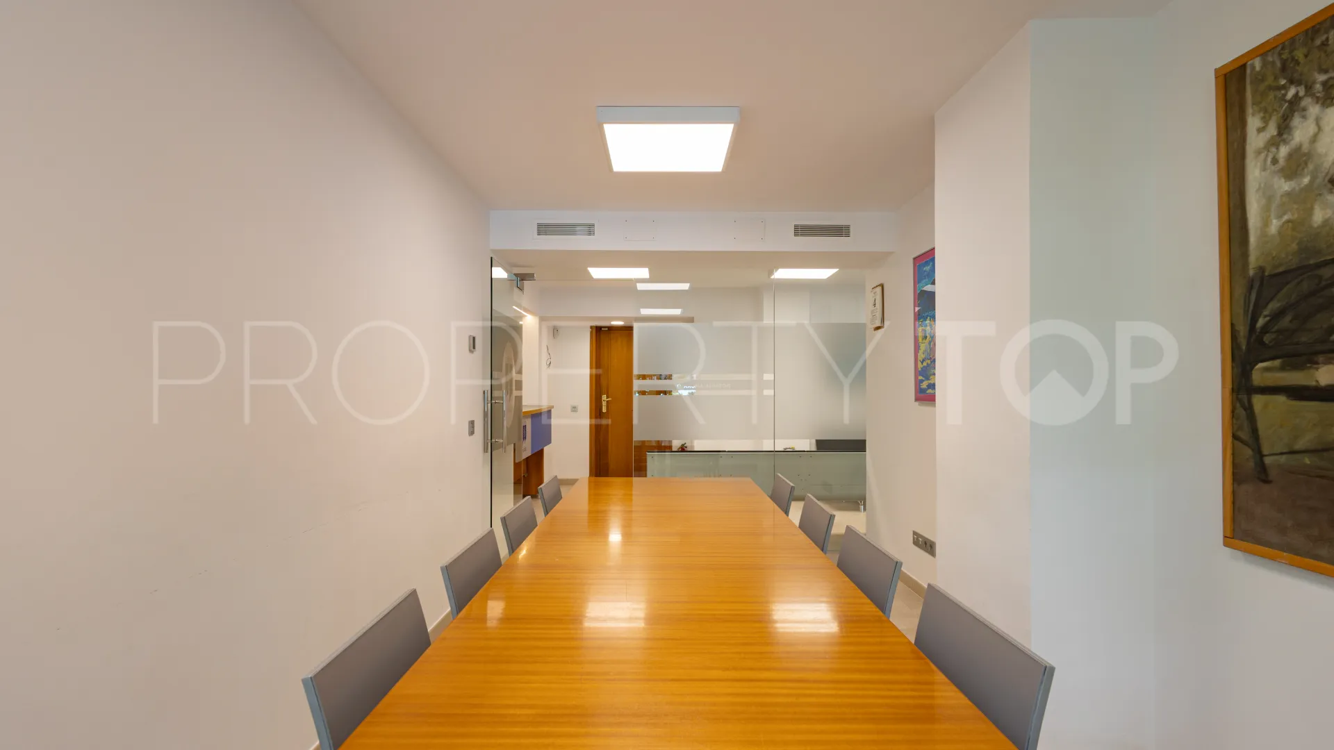 For sale commercial premises with 5 bedrooms in Marbella
