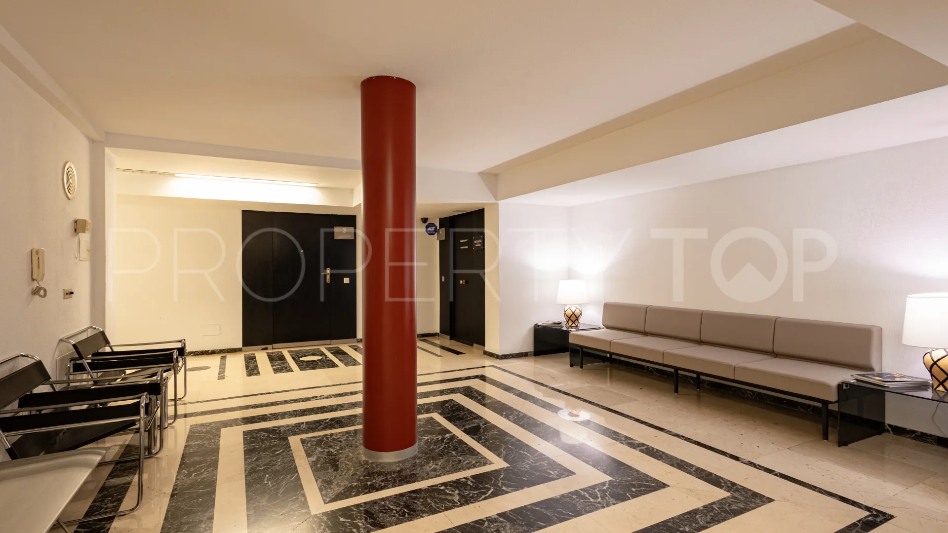 For sale commercial premises with 5 bedrooms in Marbella