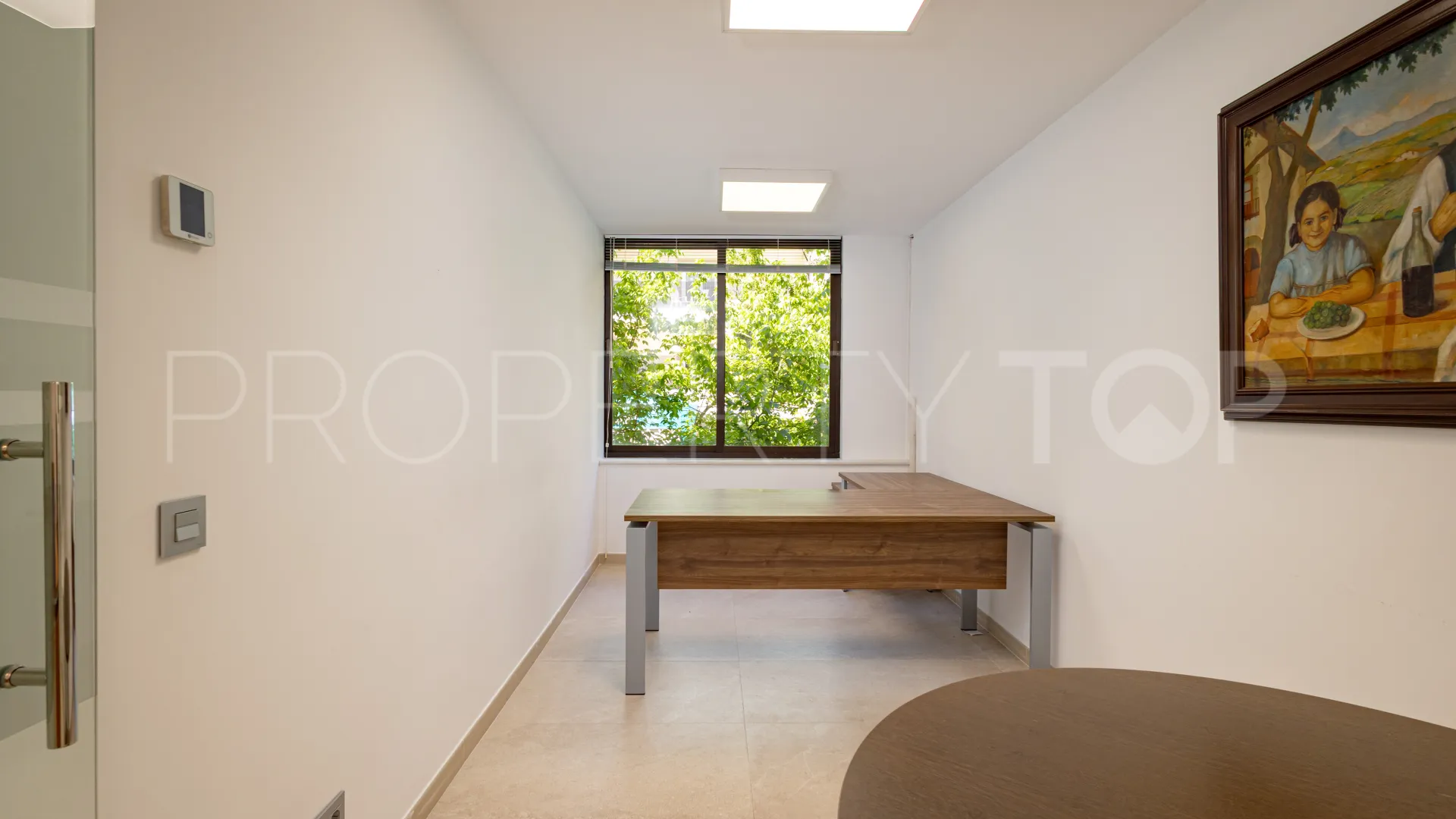 For sale commercial premises with 5 bedrooms in Marbella