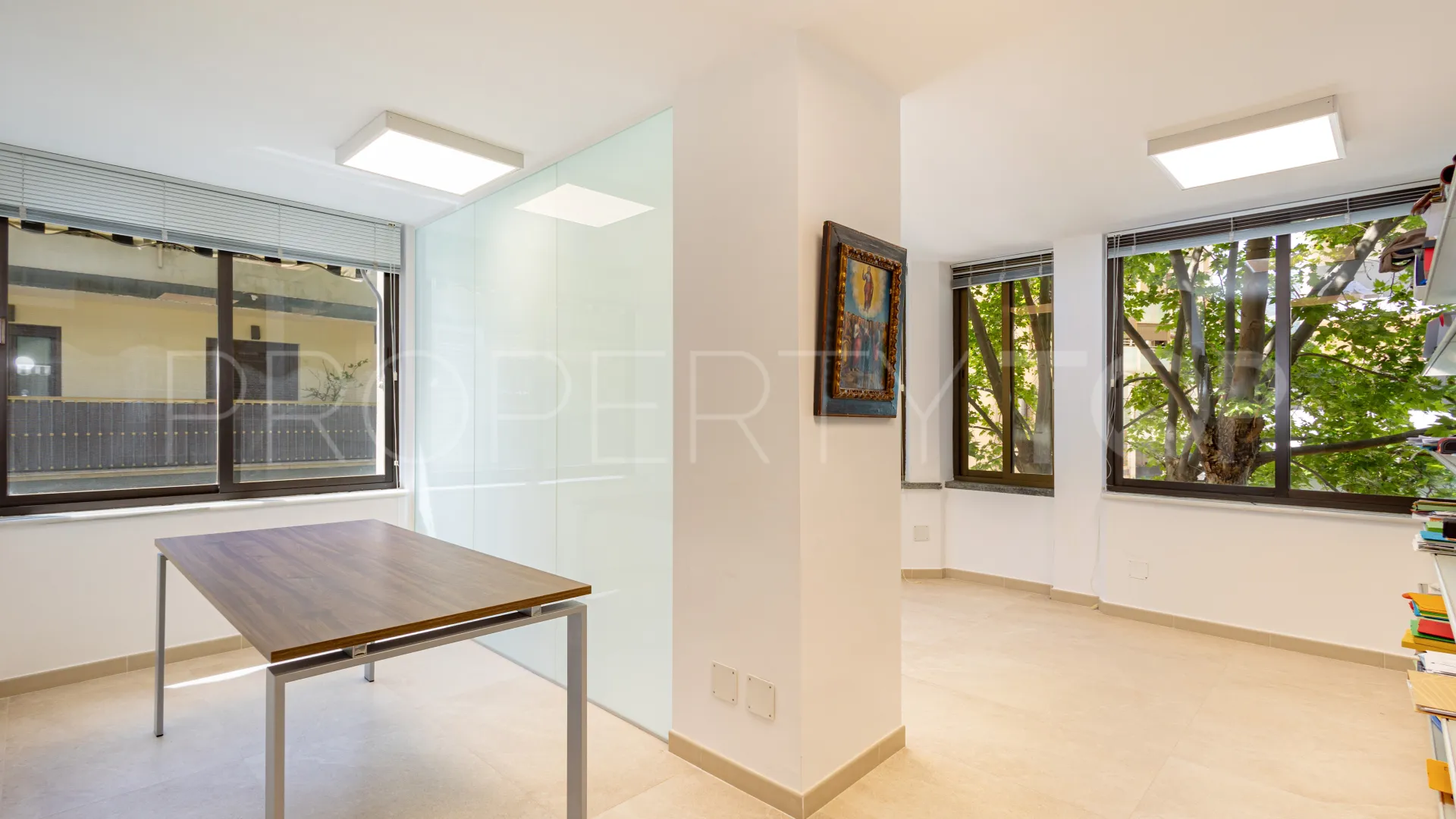 For sale commercial premises with 5 bedrooms in Marbella