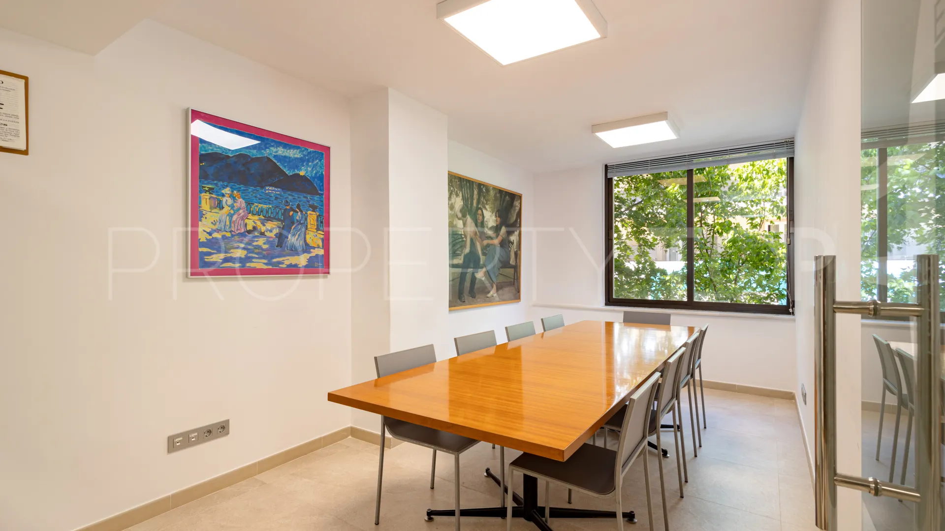 For sale commercial premises with 5 bedrooms in Marbella