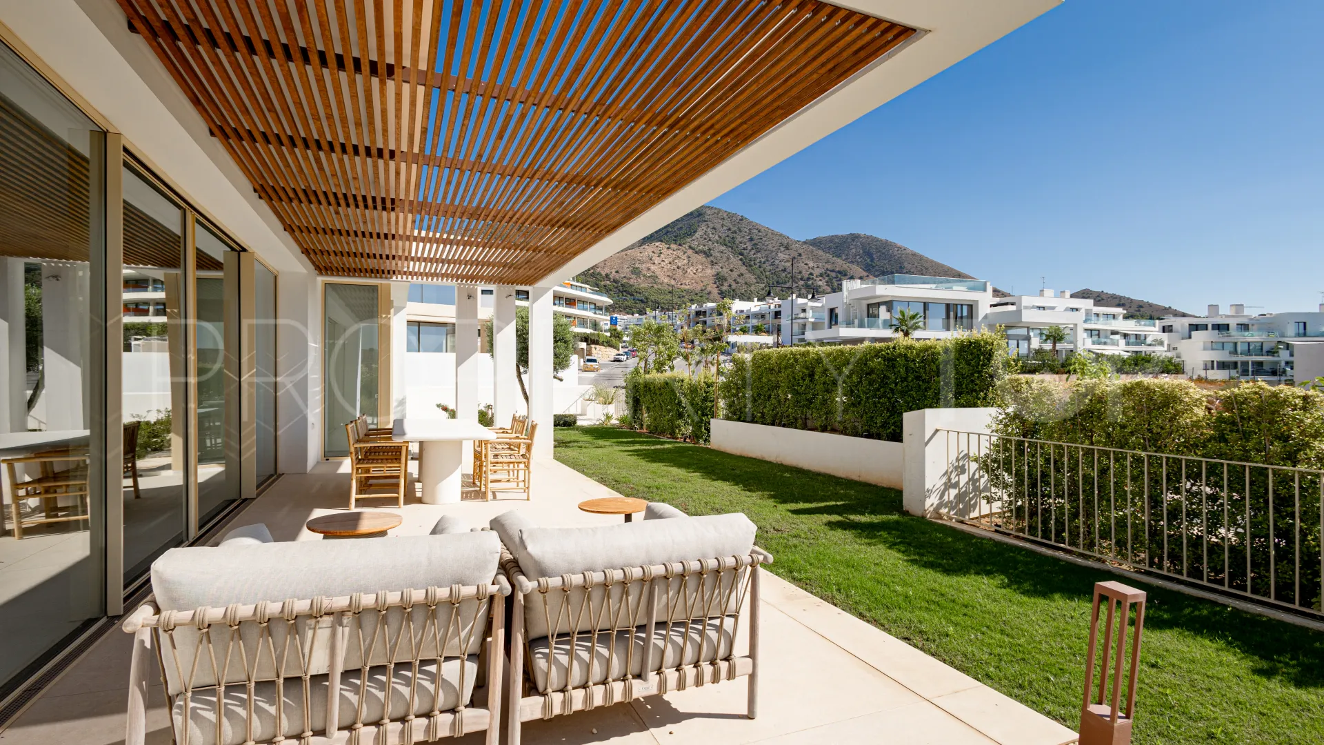 Se vende villa en El Higueron