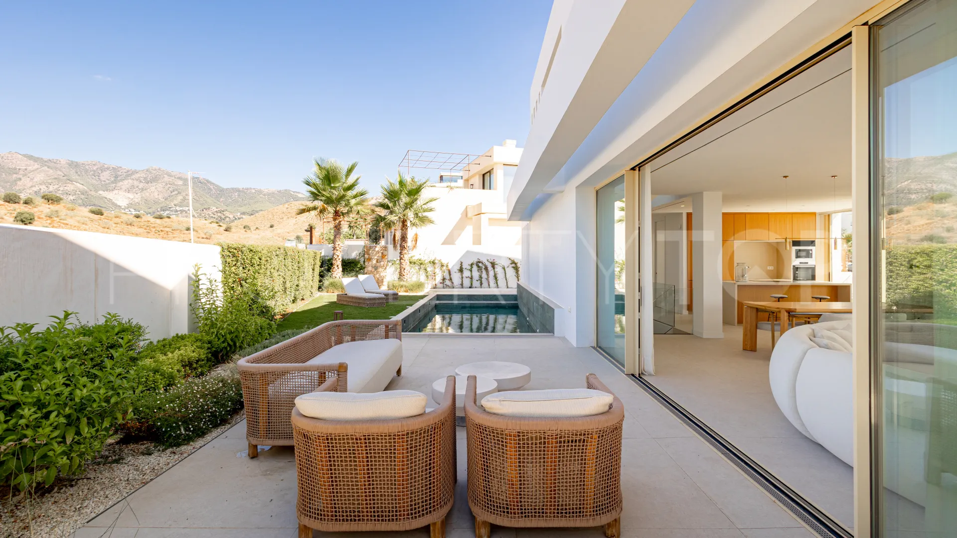 Se vende villa en El Higueron