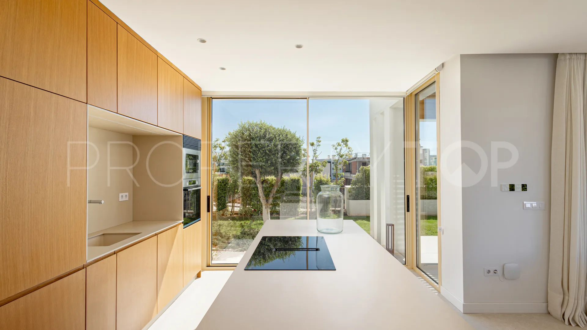 Se vende villa en El Higueron