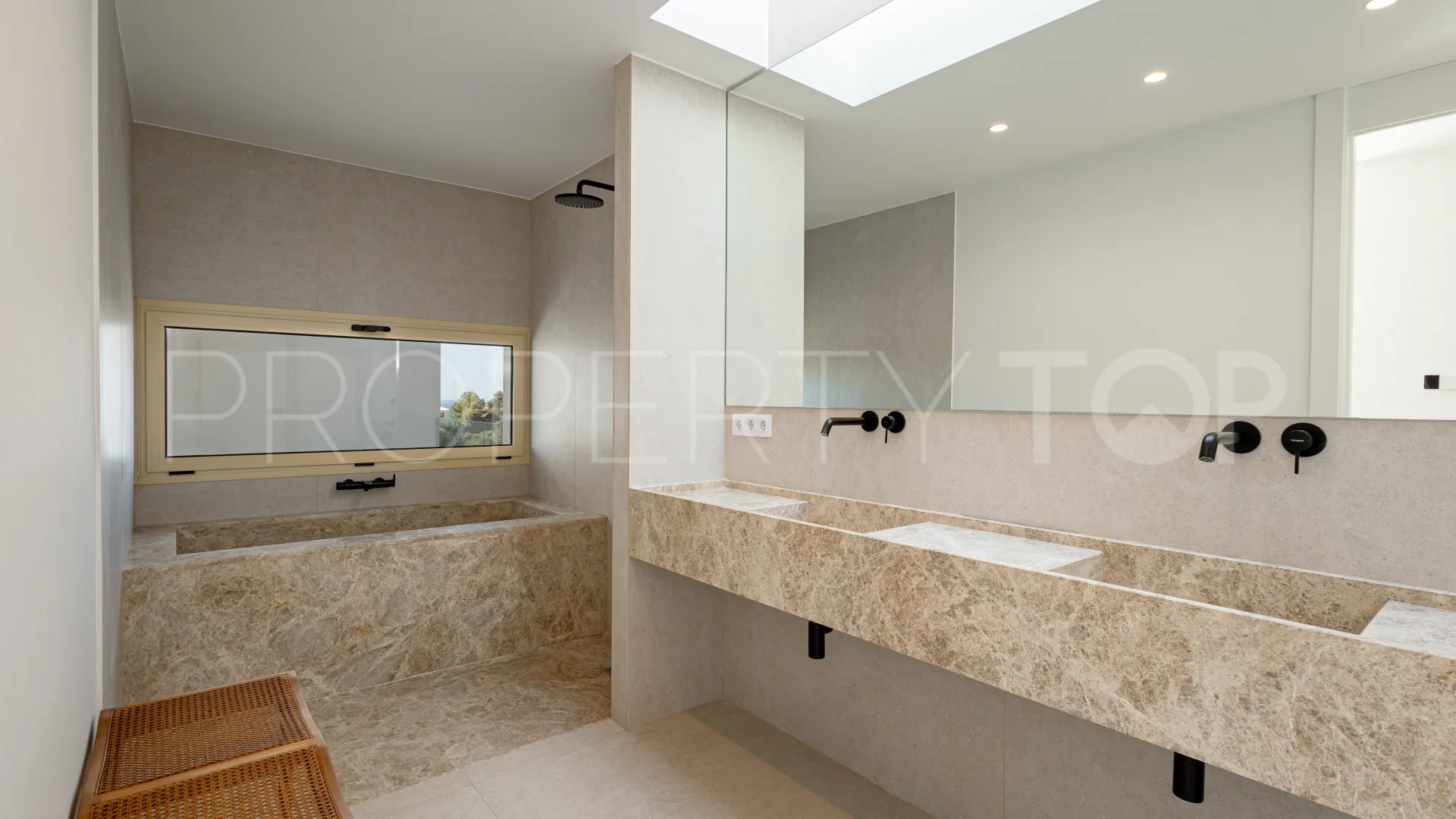 Se vende villa en El Higueron