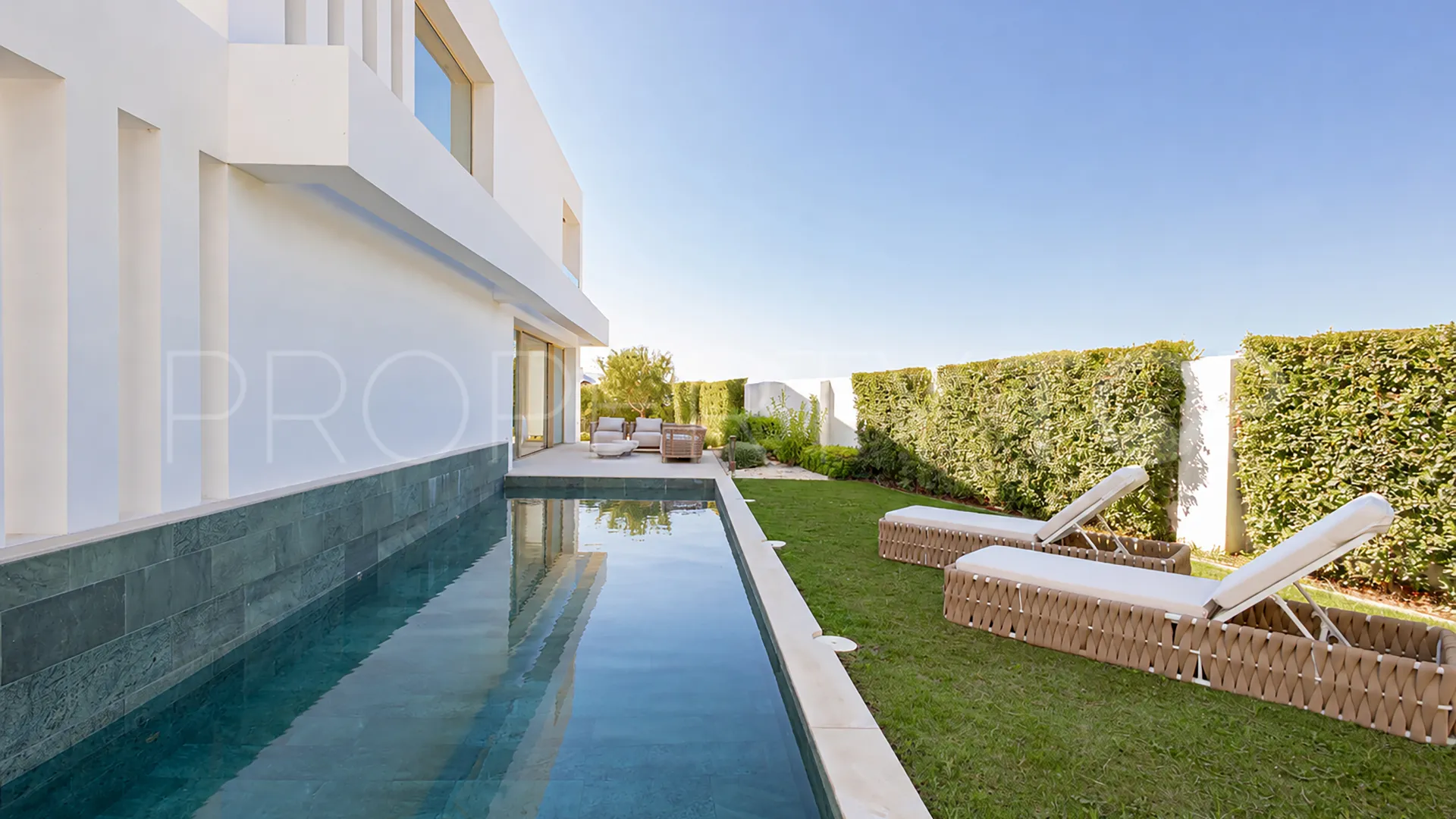 Se vende villa en El Higueron
