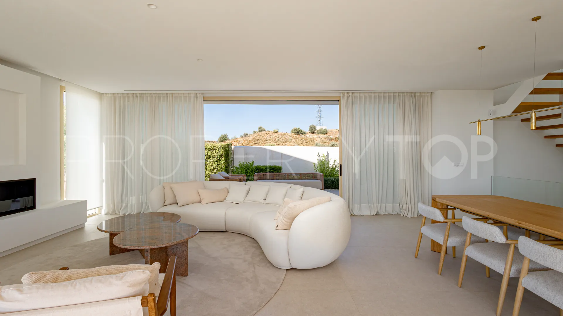 Se vende villa en El Higueron