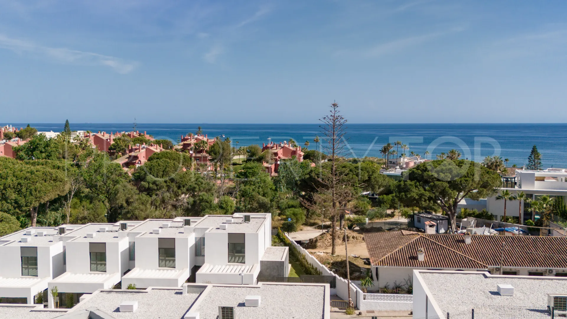 Town house for sale in Elviria Playa with 3 bedrooms