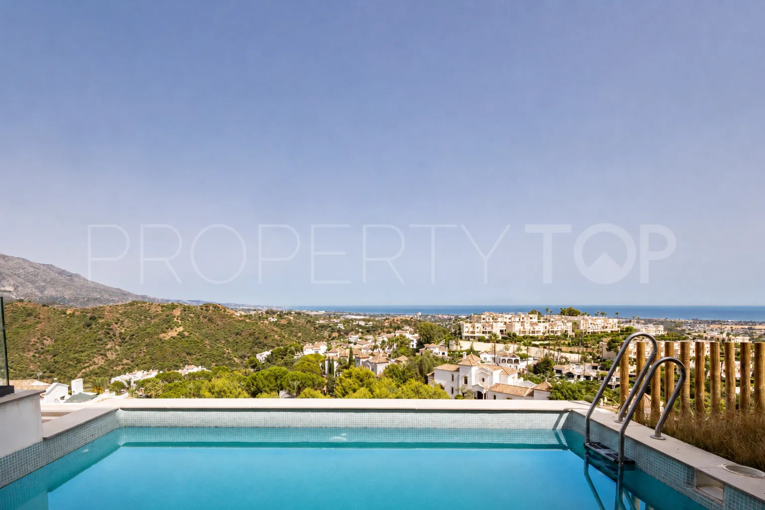For sale ground floor apartment in La Quinta Golf with 3 bedrooms