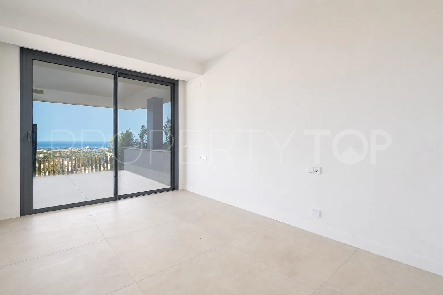 For sale ground floor apartment in La Quinta Golf with 3 bedrooms