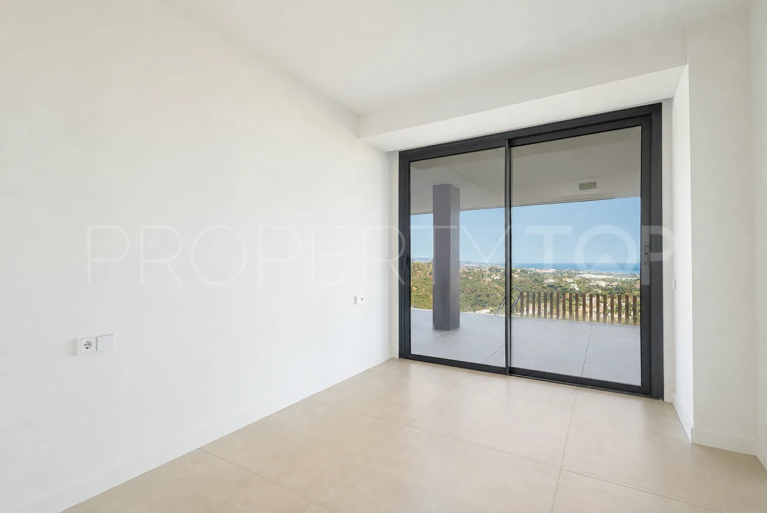 For sale ground floor apartment in La Quinta Golf with 3 bedrooms