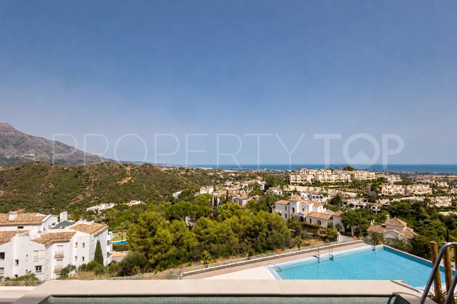 For sale ground floor apartment in La Quinta Golf with 3 bedrooms