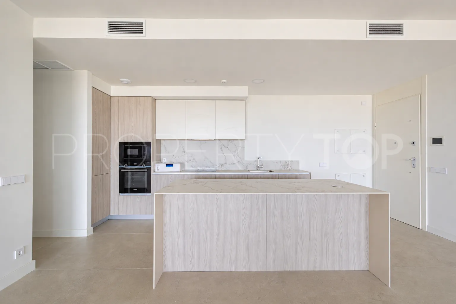 For sale ground floor apartment in La Quinta Golf with 3 bedrooms