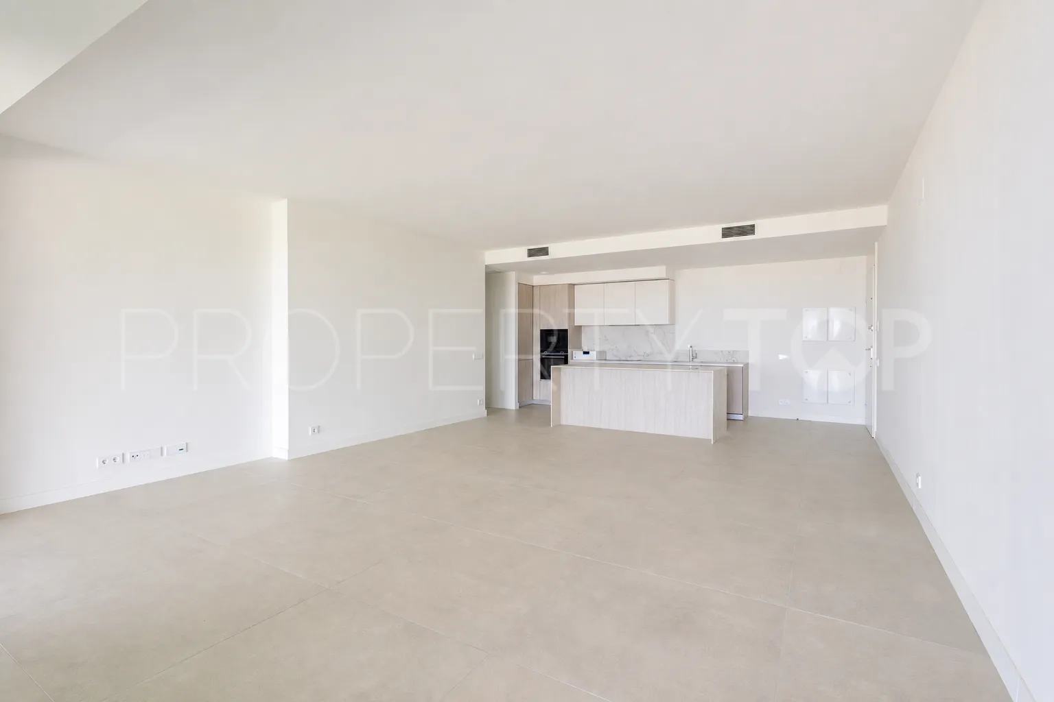 For sale ground floor apartment in La Quinta Golf with 3 bedrooms
