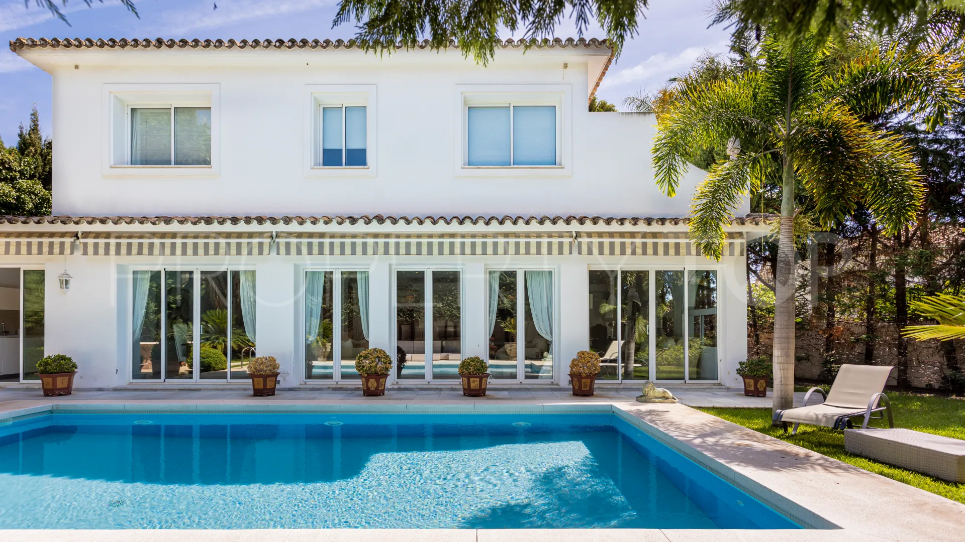 Los Monteros, villa con 5 dormitorios en venta