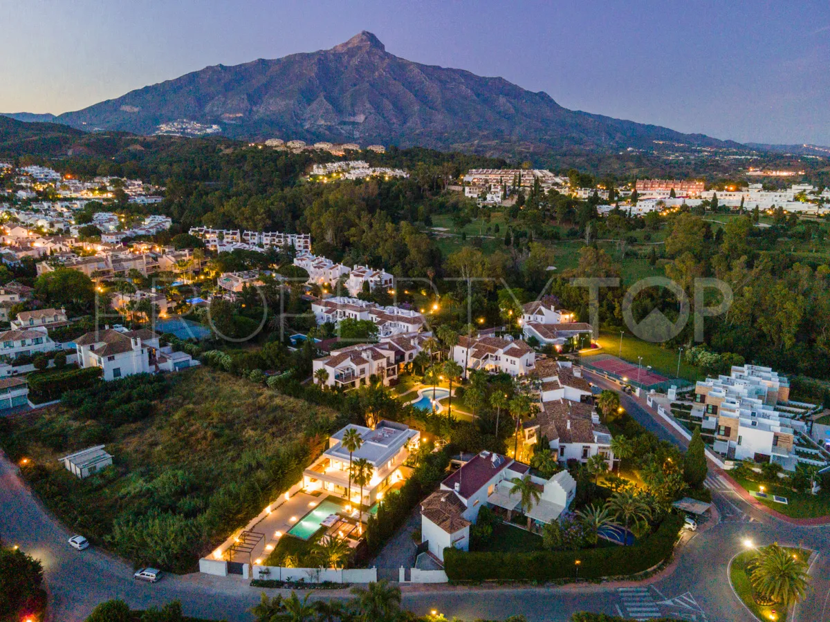 Villa en venta en Nueva Andalucia