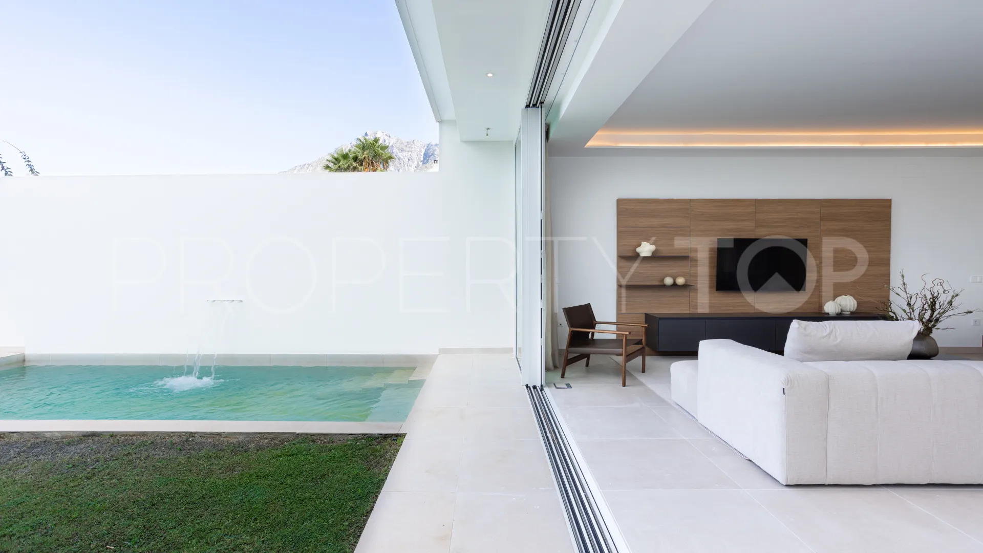 For sale Valdeolletas villa with 4 bedrooms