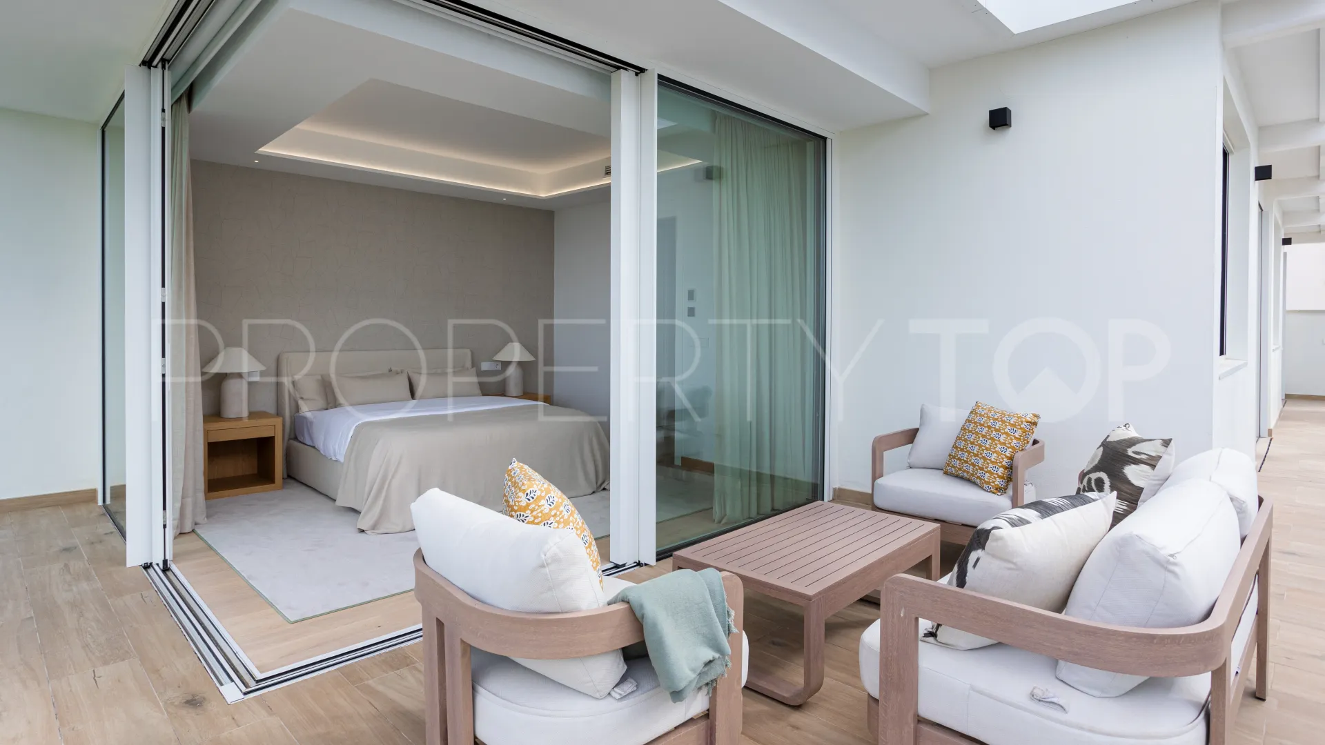For sale Valdeolletas villa with 4 bedrooms