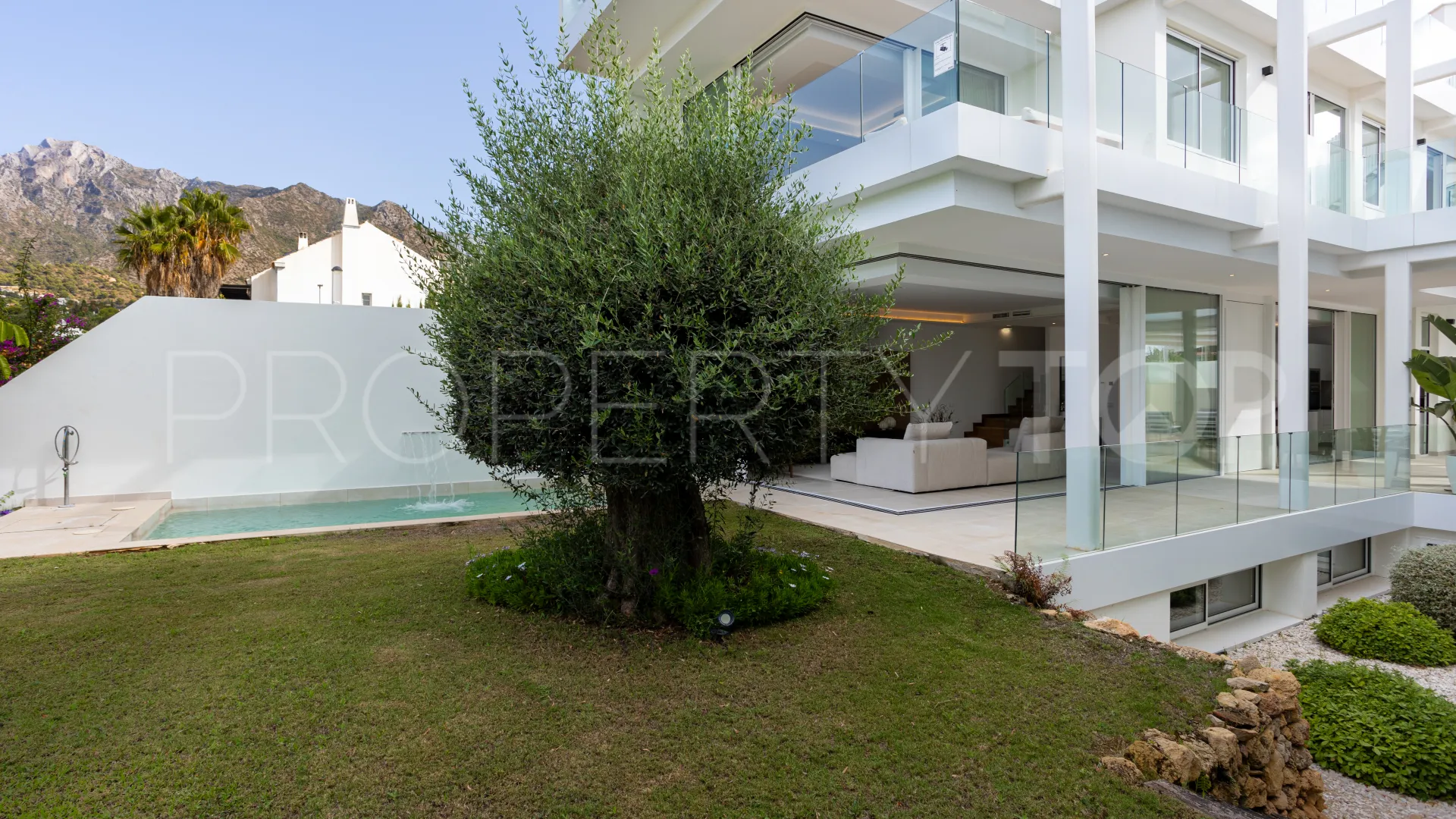 For sale Valdeolletas villa with 4 bedrooms