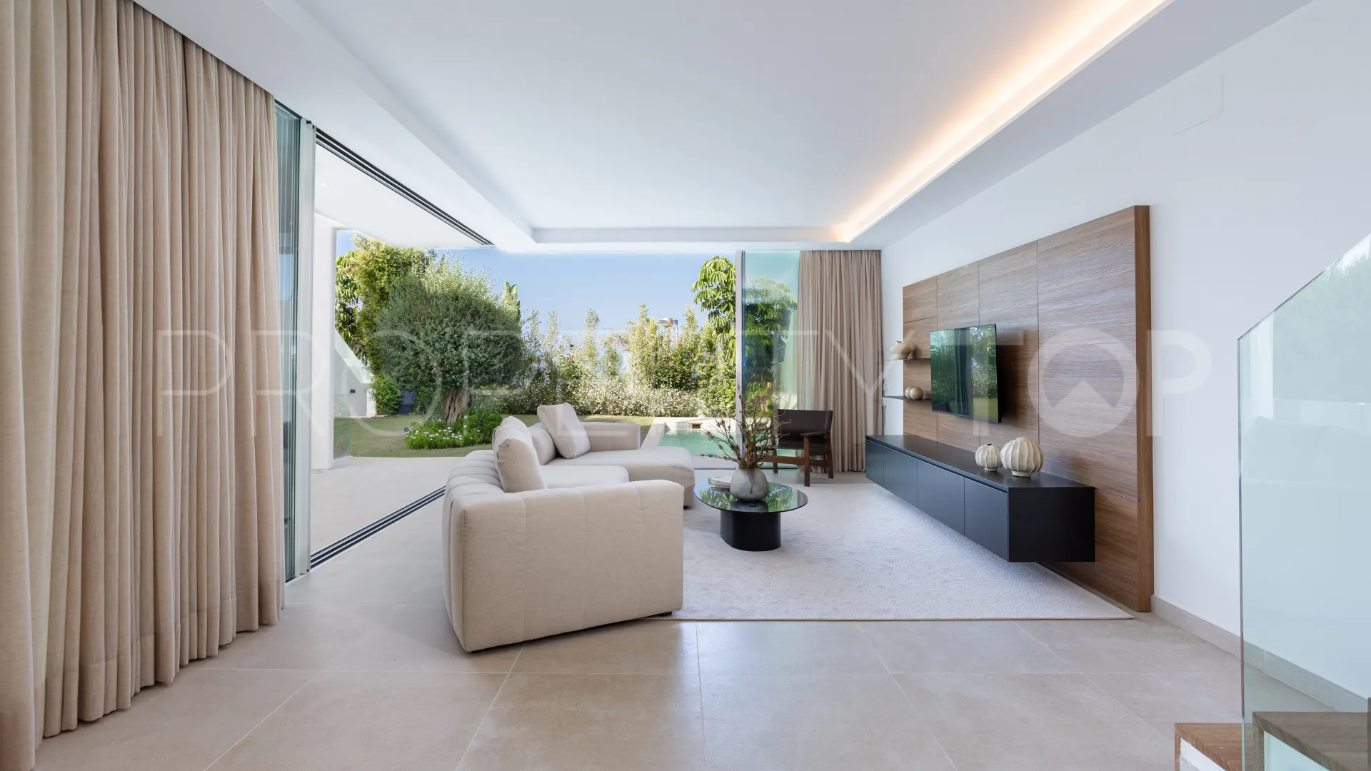 For sale Valdeolletas villa with 4 bedrooms
